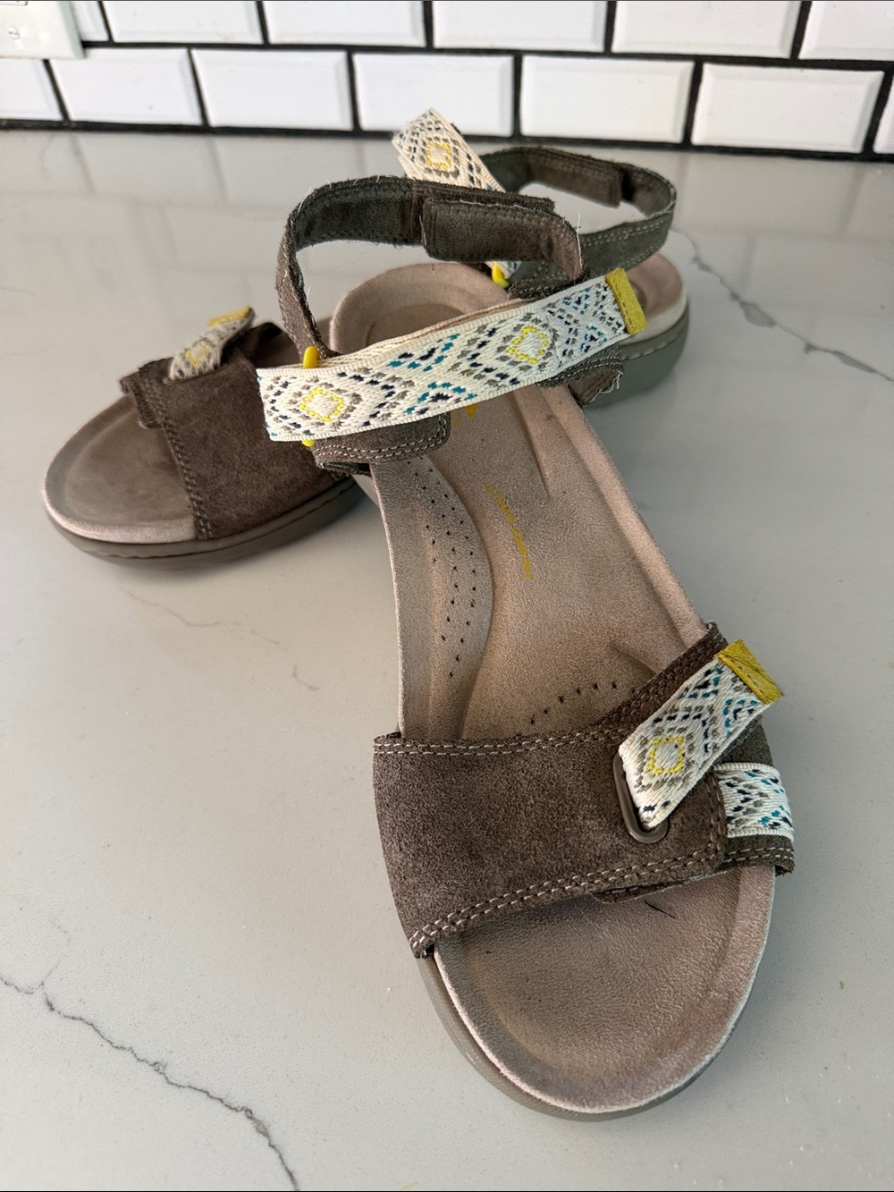 Clarks Amanda Sprint Sandals, EXCELLENT CONDITION, Olive Suede Adjustable Straps